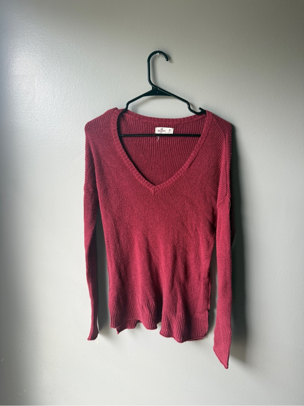 Hollister Burgundy V-Neck Knit Sweater – Women’s Medium Y2K